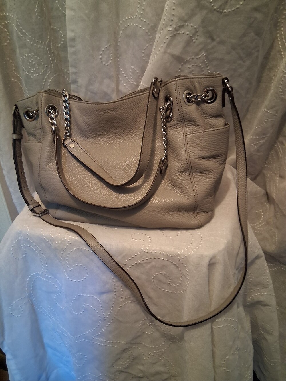 MICHAEL Michael Kors Pebbled Leather Shoulder Bag in Light Gray